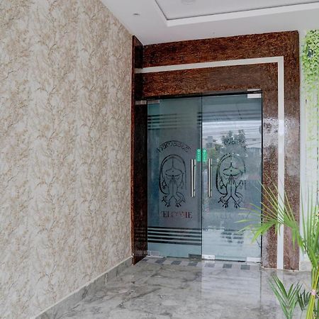 Super Townhouse Khammam Formerly Bluemoon Exterior photo