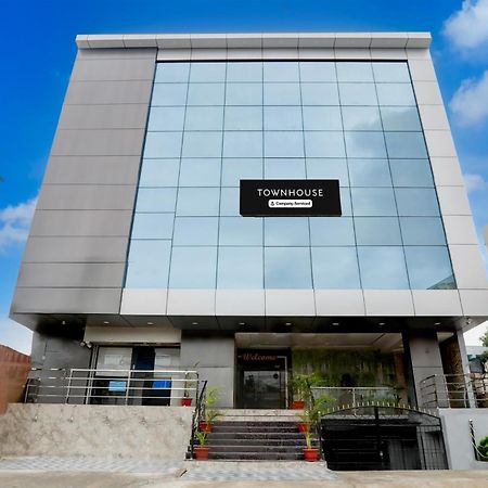 Super Townhouse Khammam Formerly Bluemoon Exterior photo