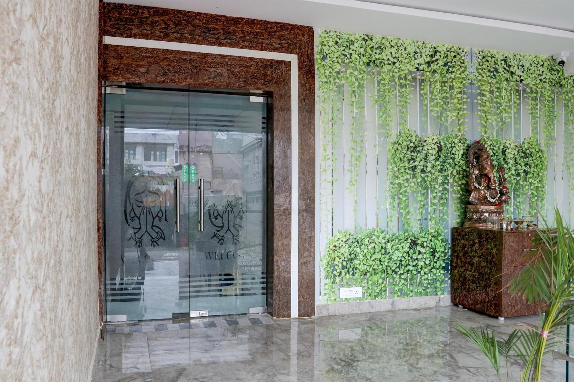 Super Townhouse Khammam Formerly Bluemoon Exterior photo