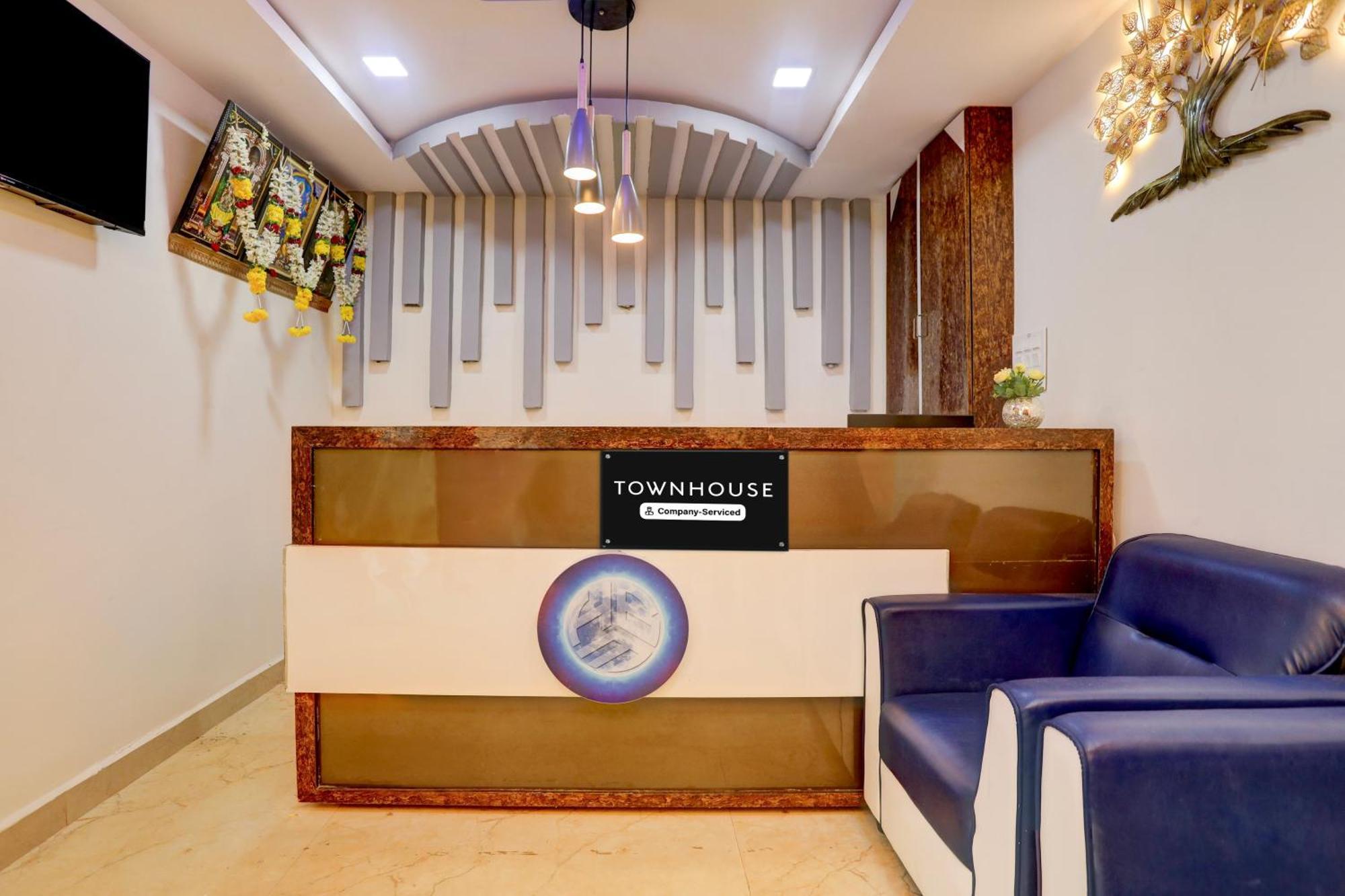 Super Townhouse Khammam Formerly Bluemoon Exterior photo