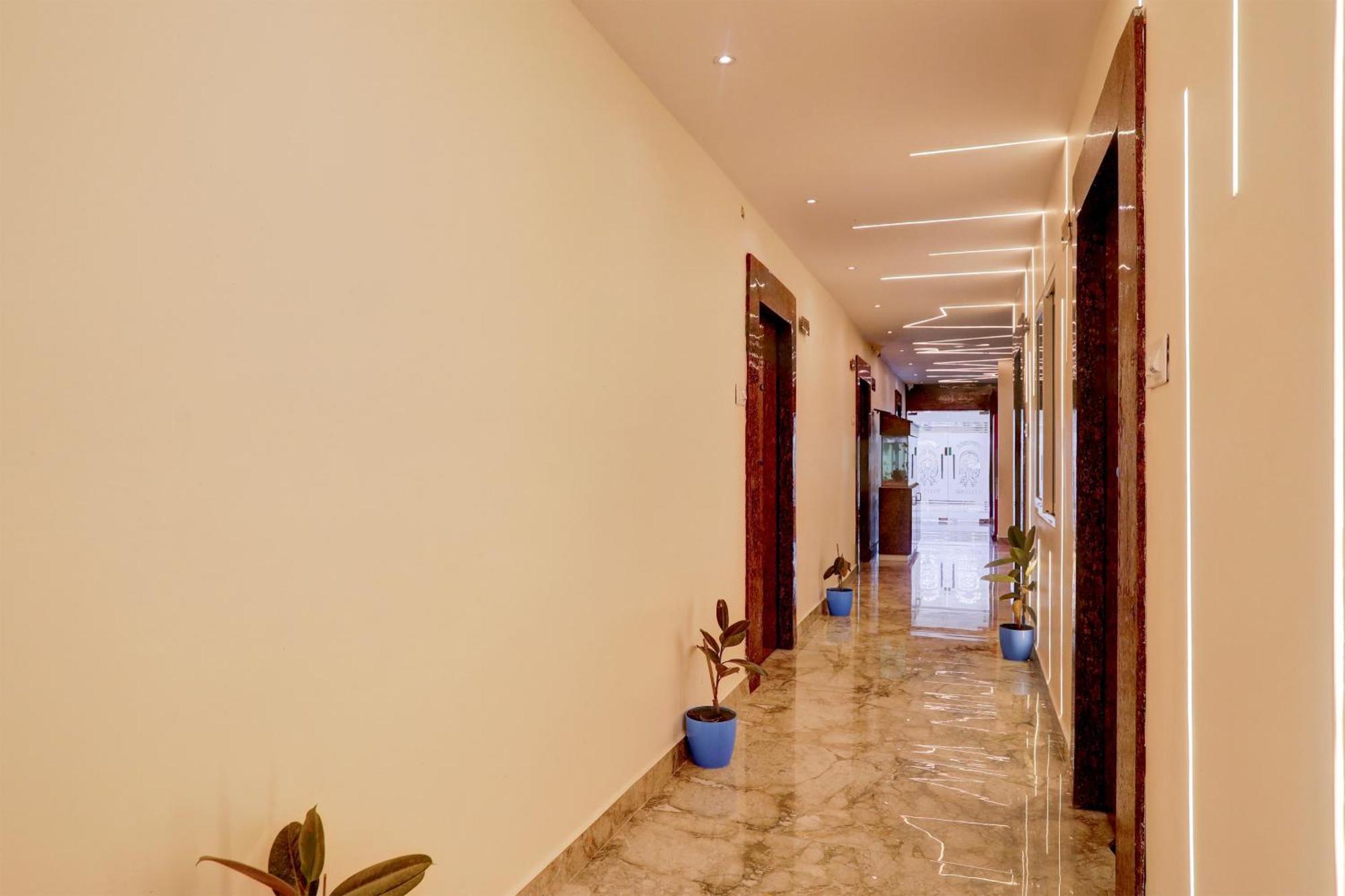 Super Townhouse Khammam Formerly Bluemoon Exterior photo