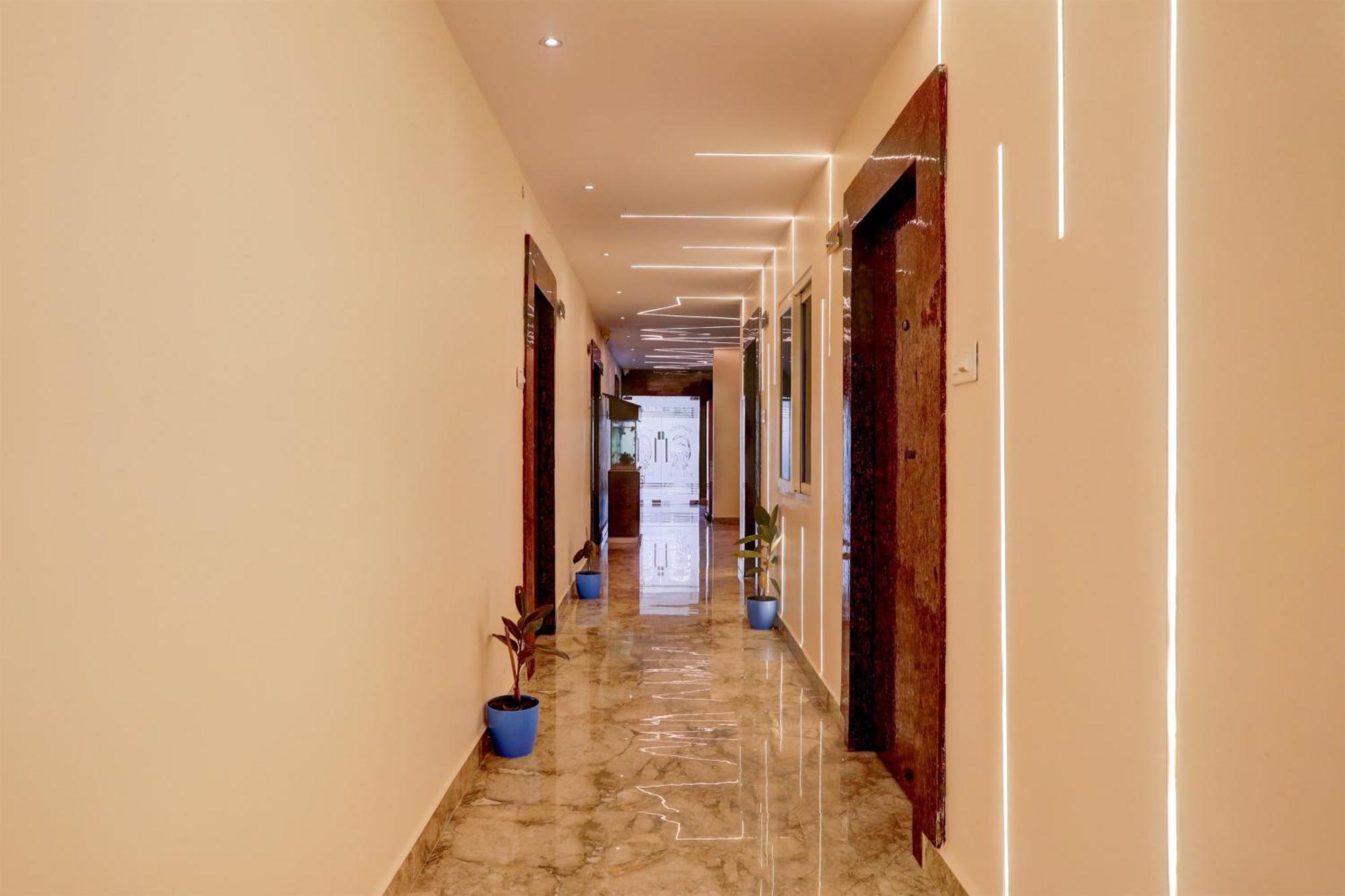 Super Townhouse Khammam Formerly Bluemoon Exterior photo