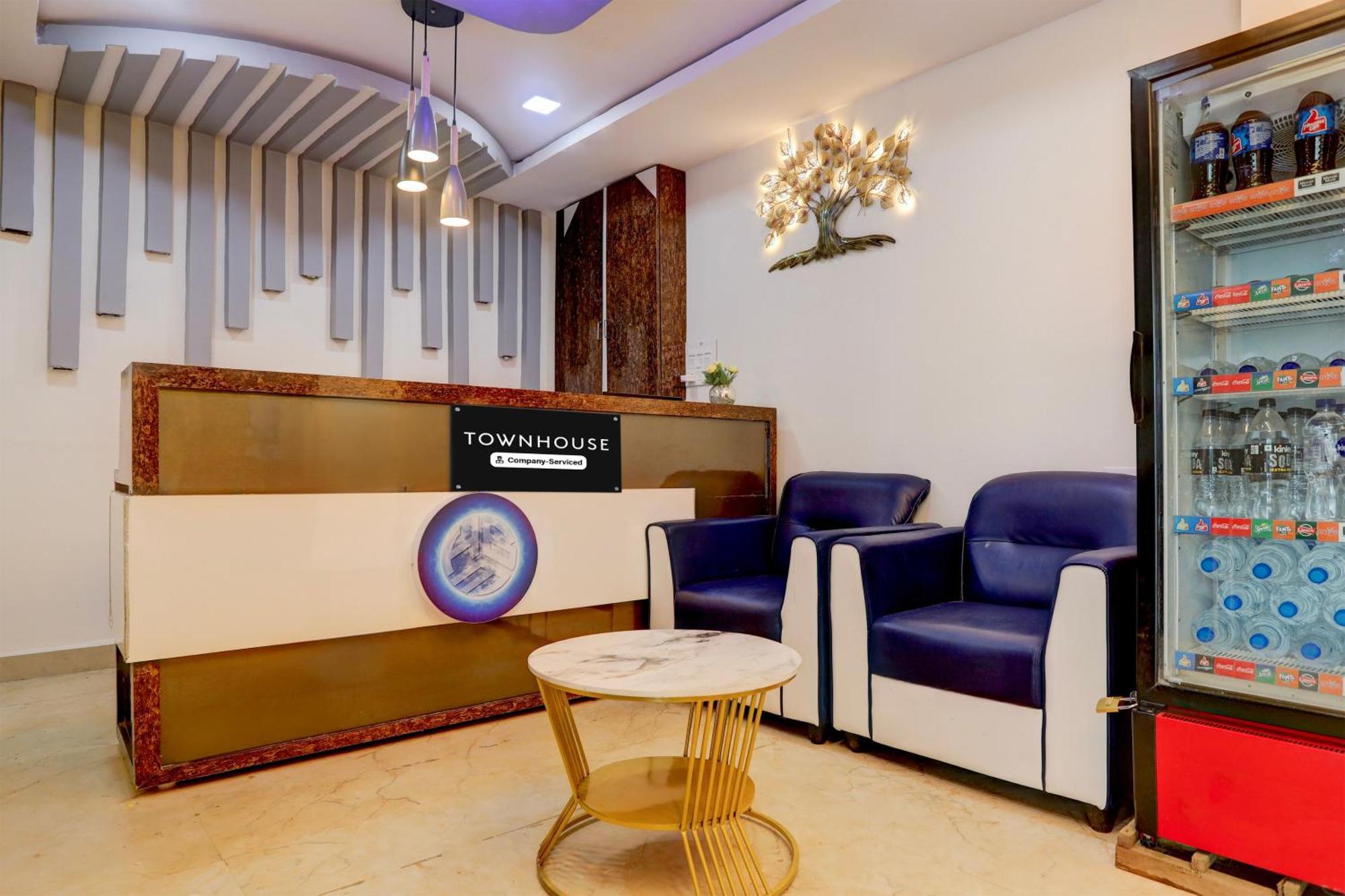 Super Townhouse Khammam Formerly Bluemoon Exterior photo