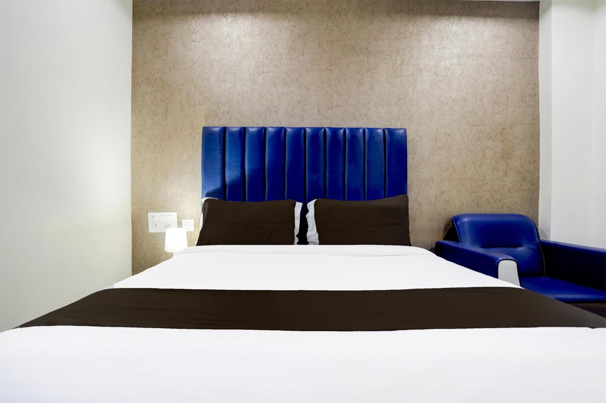 Super Townhouse Khammam Formerly Bluemoon Exterior photo