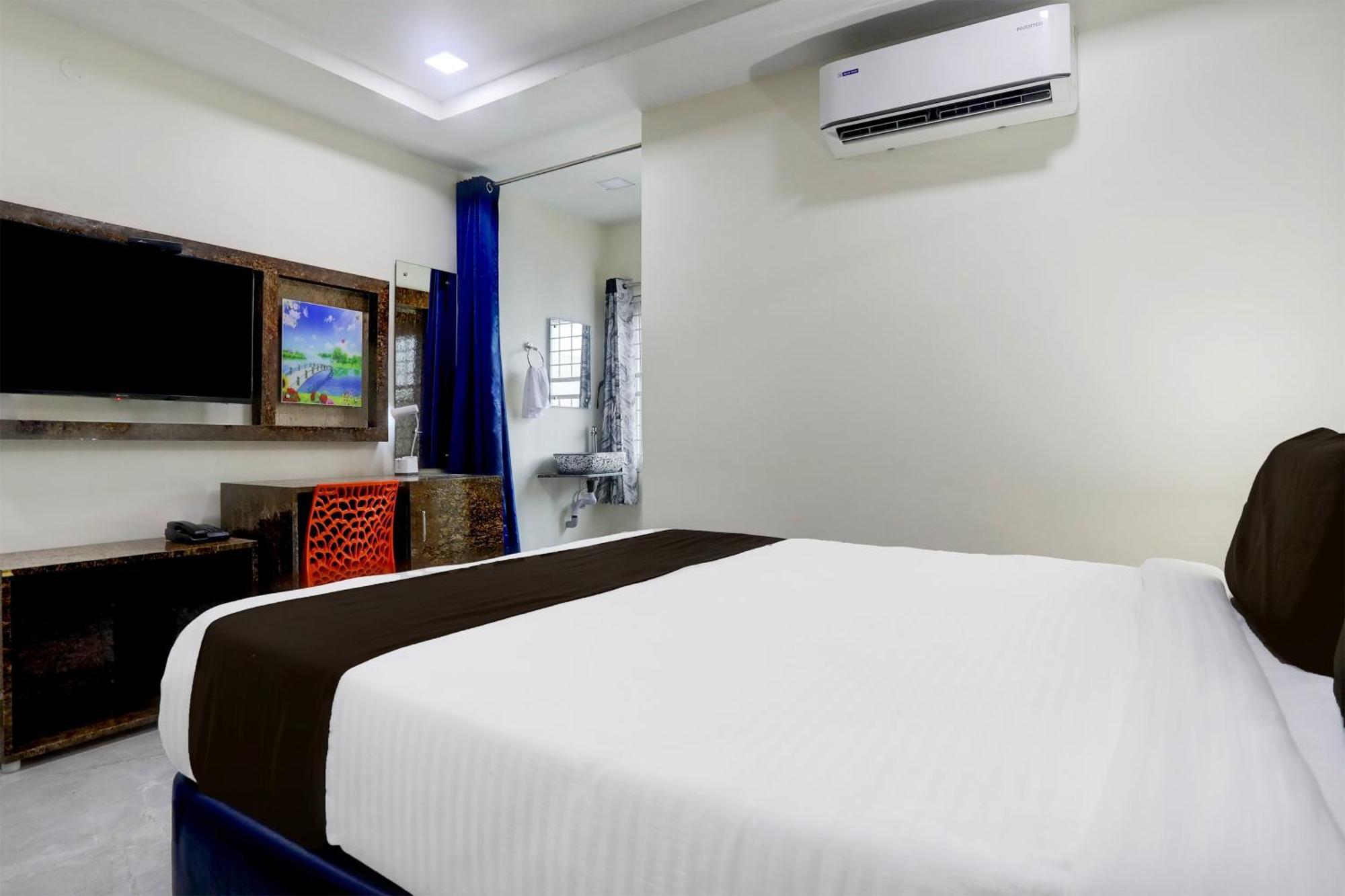 Super Townhouse Khammam Formerly Bluemoon Exterior photo
