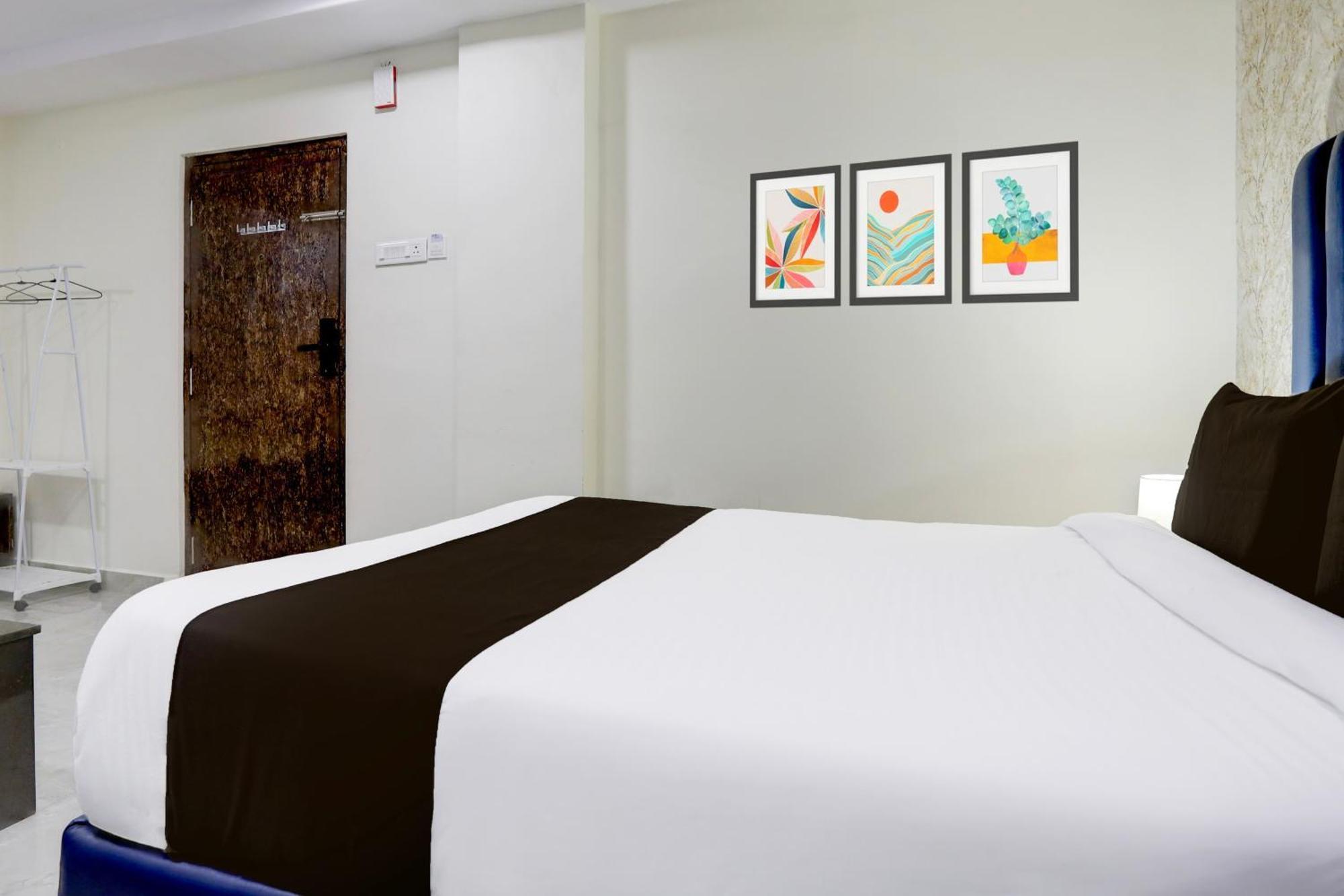 Super Townhouse Khammam Formerly Bluemoon Exterior photo